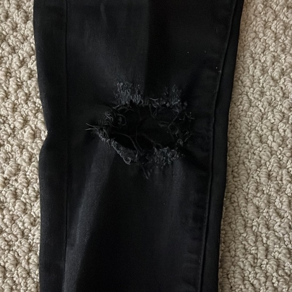 Low waisted black skinny jeans. - Picture 2 of 5